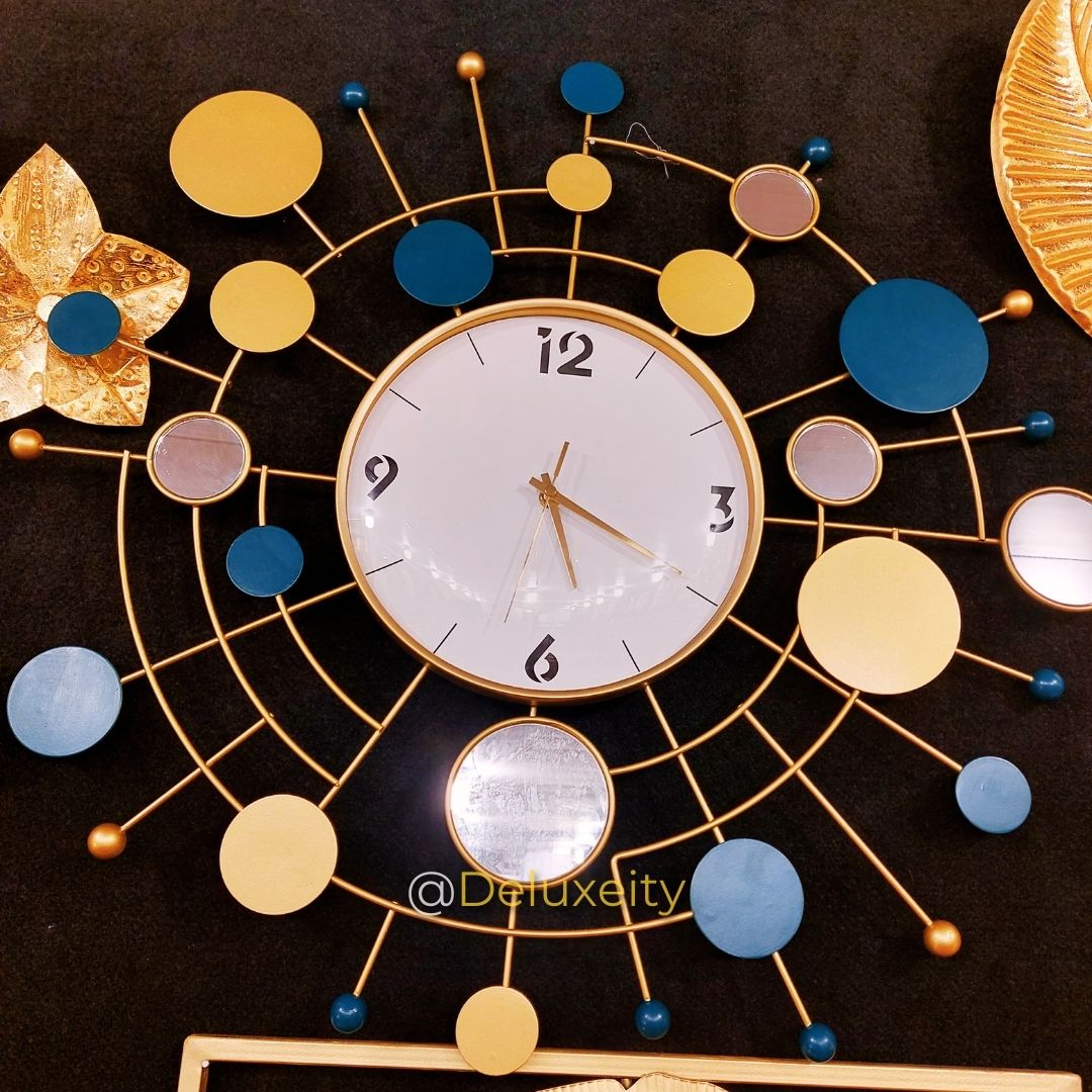 Modern Artistic Wall Clock – Luxury Metal Design with Geometric Mirror Accents