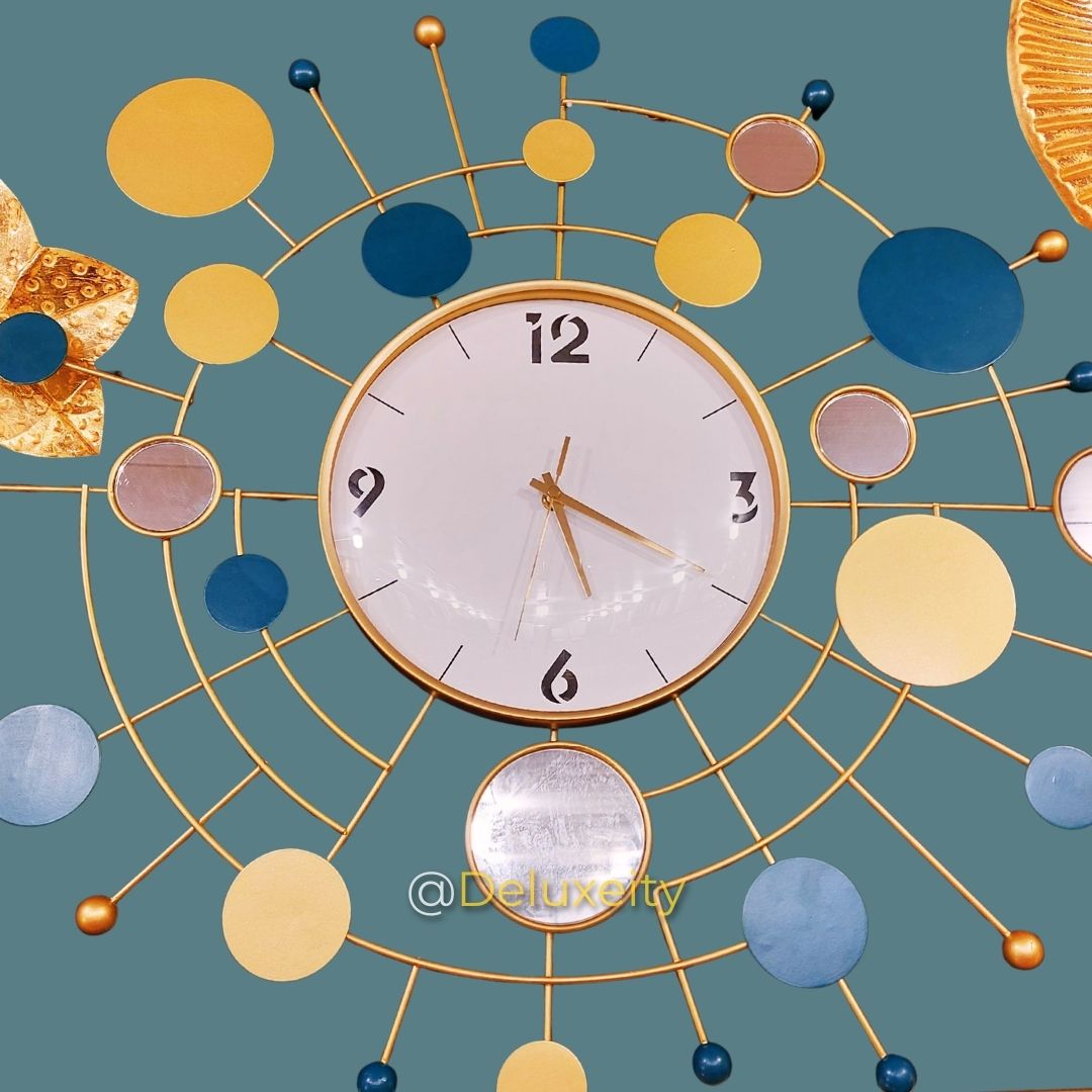 Modern Artistic Wall Clock – Luxury Metal Design with Geometric Mirror Accents